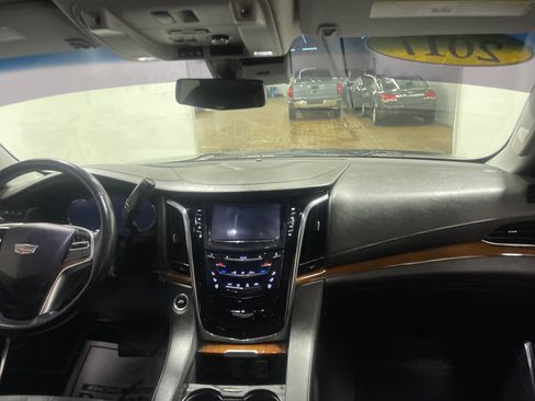Used 2017 Cadillac Escalade ESV Premium Luxury image 22