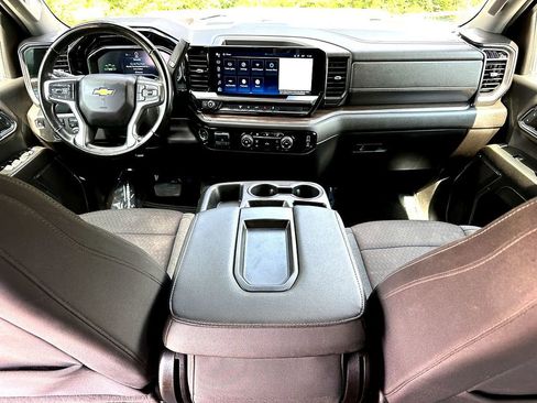 Used 2024 Chevrolet Silverado 2500 LT image 27