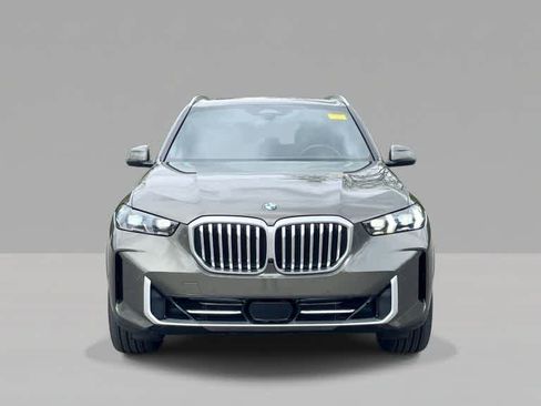 Used 2025 BMW X5 xDrive40i w/ Premium Package AWD/4WD image 3