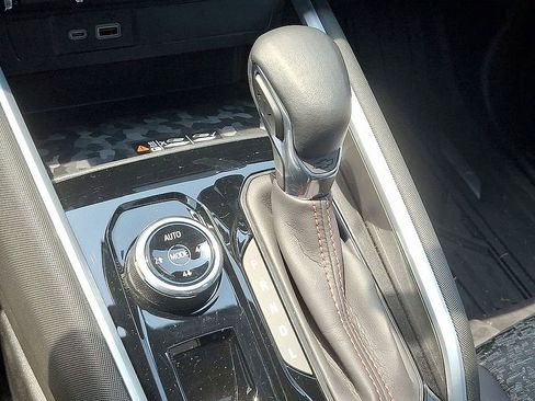 Used 2025 Chevrolet Colorado Z71 w/ Technology Package image 14