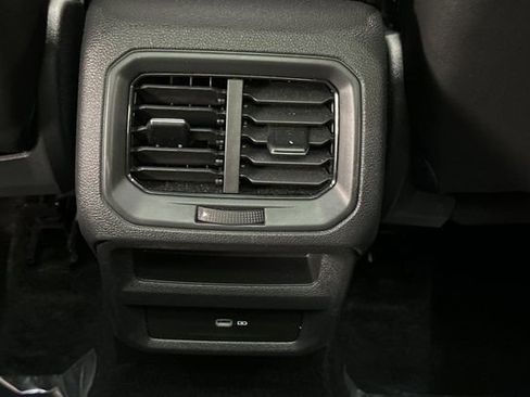 Certified 2023 Volkswagen Taos SE w/ Panoramic Sunroof Package FWD image 16