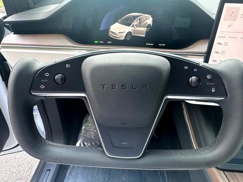 Used 2022 Tesla Model X image 21
