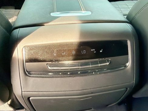 Certified 2025 Cadillac Escalade ESV V AWD/4WD image 21