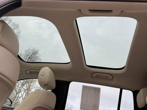 Used 2023 Mercedes-Benz GLB 250 4MATIC image 22