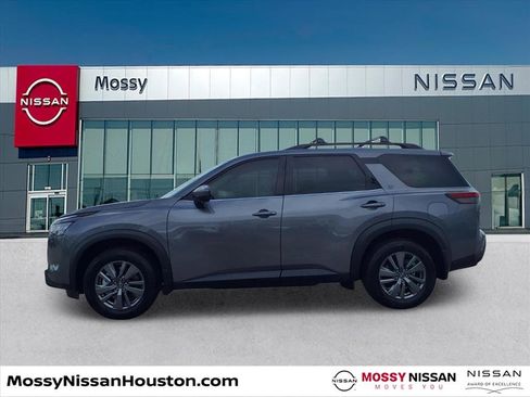 New 2025 Nissan Pathfinder SV image 5
