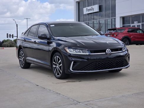 Used 2025 Volkswagen Jetta SE FWD image 2