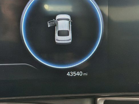 Used 2025 Hyundai Elantra SEL FWD image 18