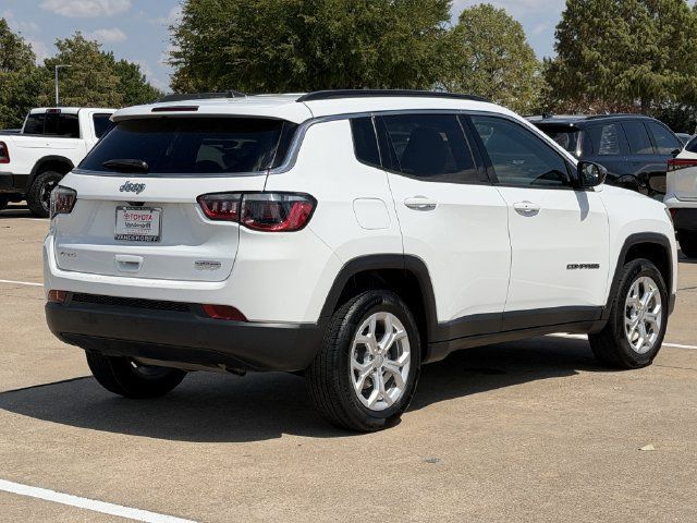 Used 2024 Jeep Compass Latitude AWD/4WD image 4