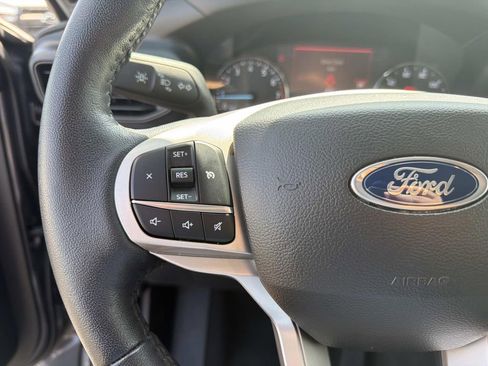 Used 2023 Ford Explorer XLT AWD/4WD image 27