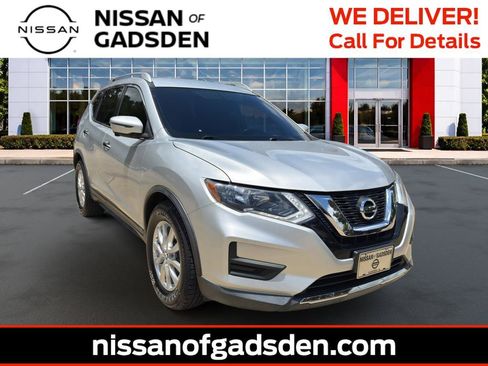 Used 2017 Nissan Rogue SV w/ SV Premium Package FWD image 1