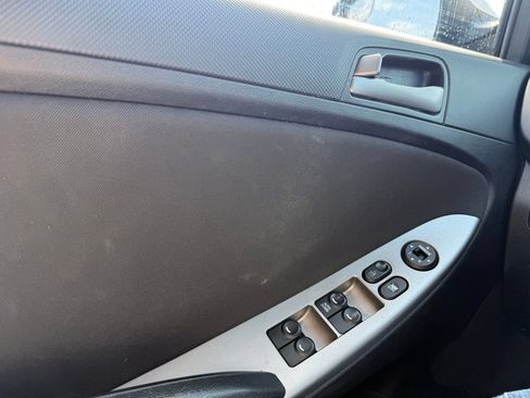 Used 2015 Hyundai Accent GS FWD image 11