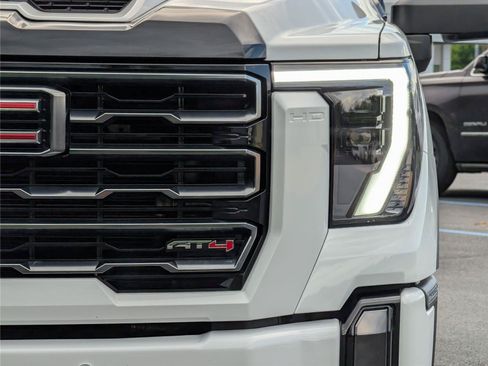 Used 2024 GMC Sierra 2500 AT4 w/ Technology Package AWD/4WD image 10