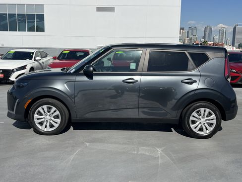 Certified 2023 Kia Soul LX image 3