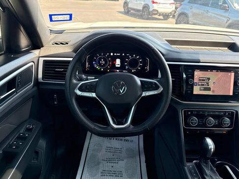 Used 2022 Volkswagen Atlas Cross Sport SEL R-Line AWD/4WD image 38