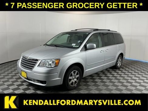 Used 2008 Chrysler Town & Country Touring FWD image 1