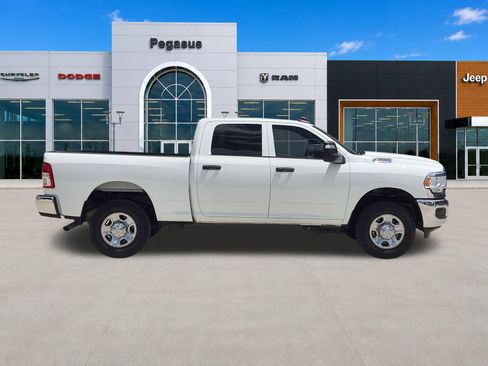 Used 2024 RAM 2500 Tradesman w/ Chrome Appearance Group AWD/4WD image 7
