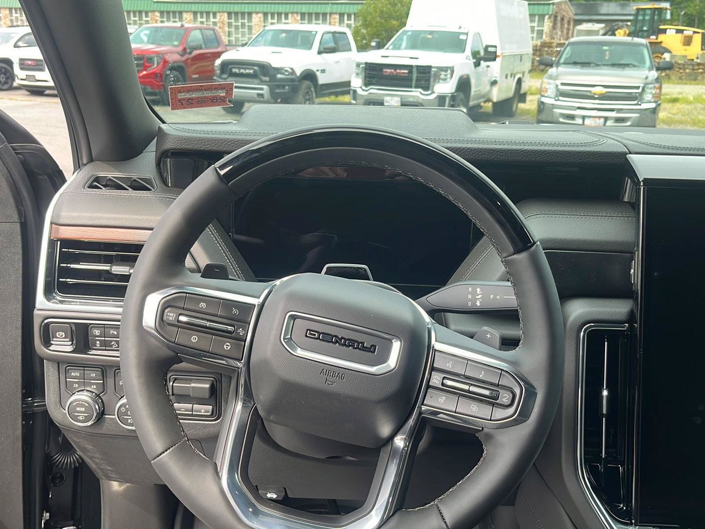 New 2026 GMC Yukon Denali w/ Denali Reserve Package AWD/4WD image 15