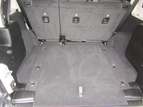 Used 2020 Jeep Wrangler Unlimited Sport S image 17