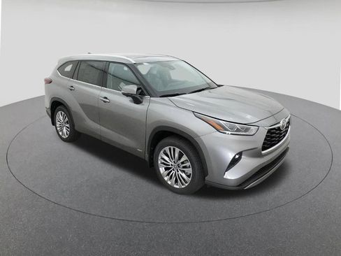 New 2026 Toyota Highlander Platinum image 13