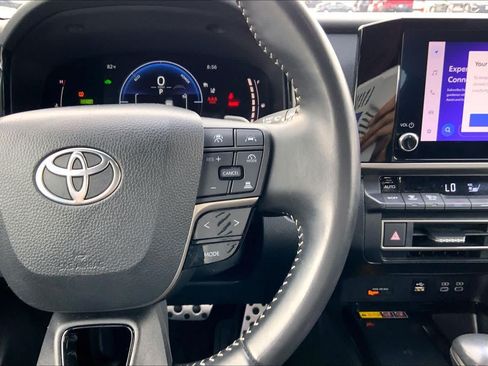 Used 2025 Toyota Camry SE FWD image 24