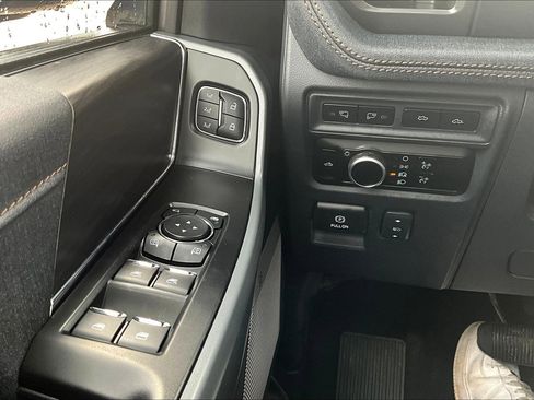 Used 2024 Ford F150 Lightning Lariat image 33