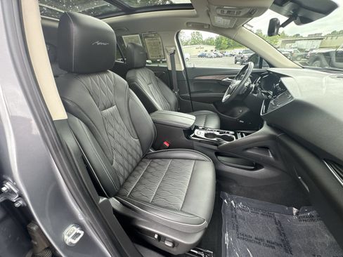 Certified 2022 Buick Envision Avenir w/ Technology Package II AWD/4WD image 26