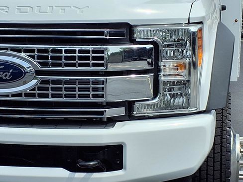 Used 2018 Ford F550 4x4 Regular Cab Super Duty image 25