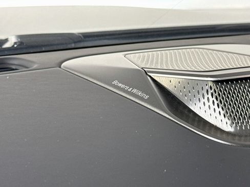 Used 2025 Aston Martin Vanquish RWD image 21