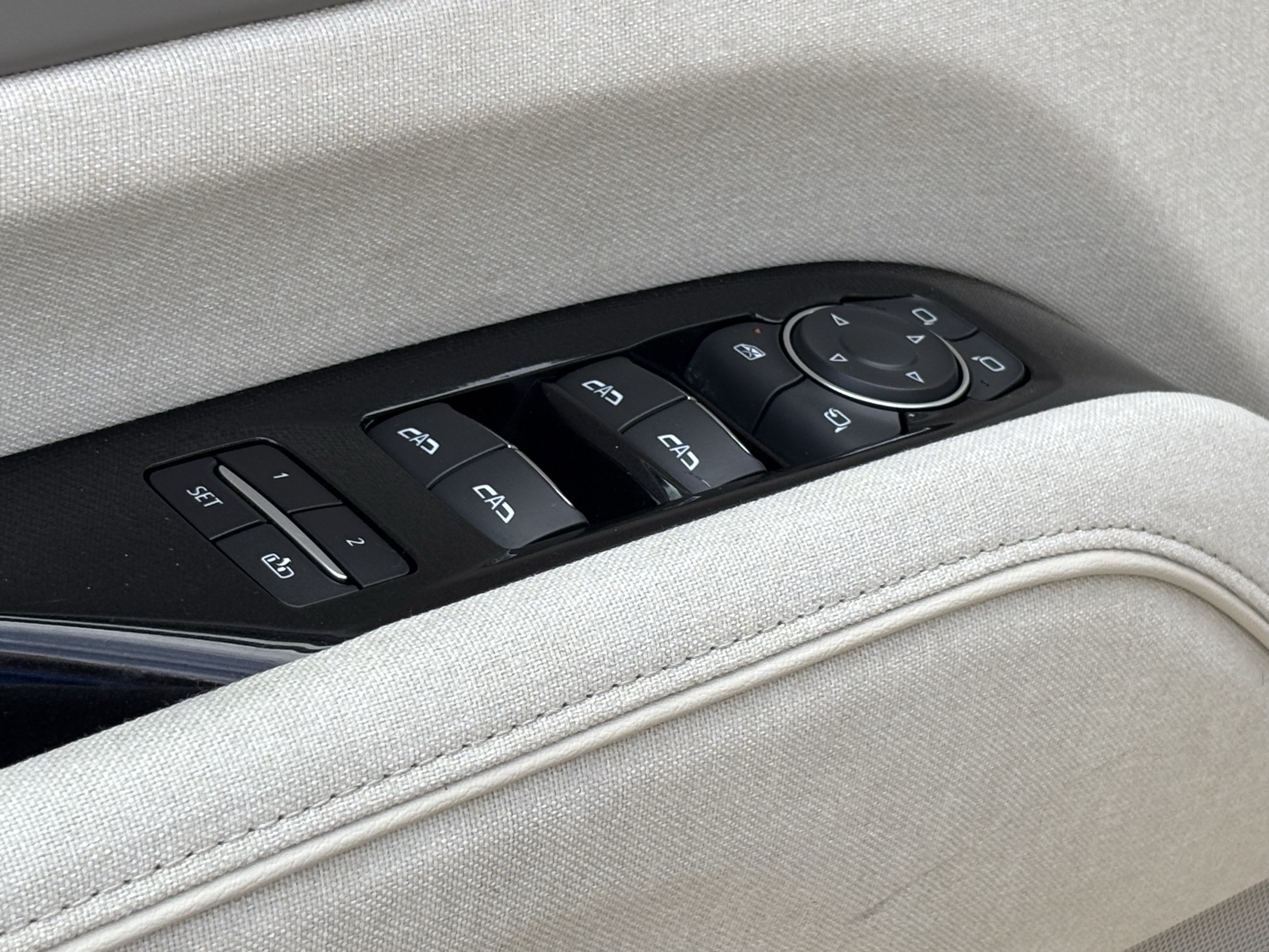 Used 2021 Cadillac Escalade Premium Luxury Platinum RWD image 15