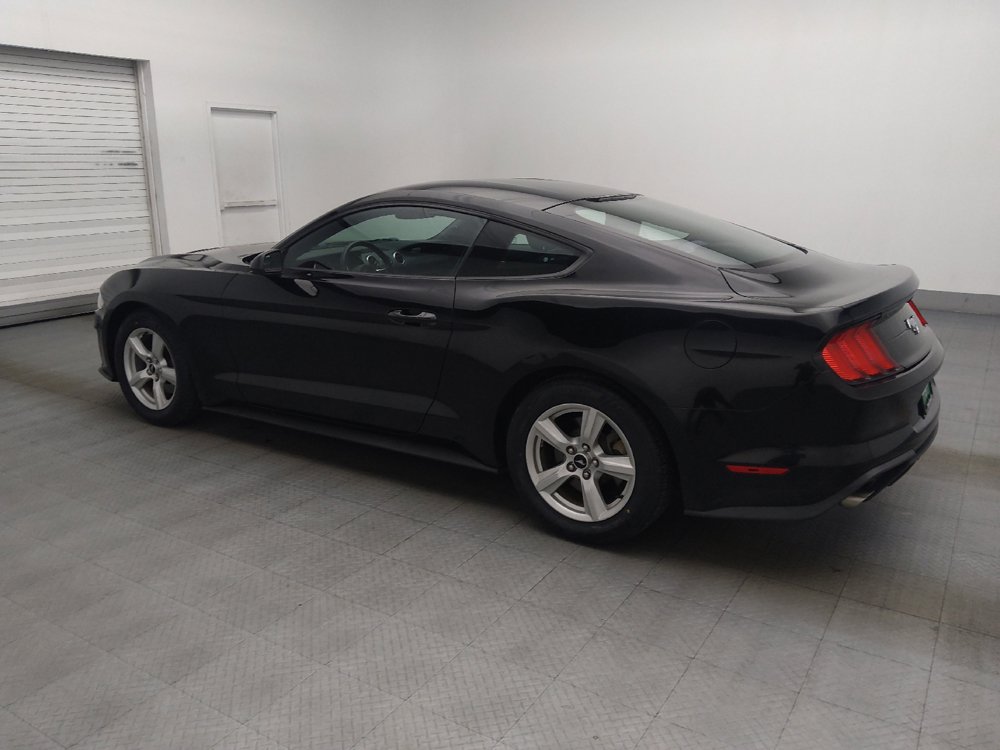 Used 2018 Ford Mustang Coupe RWD image 3