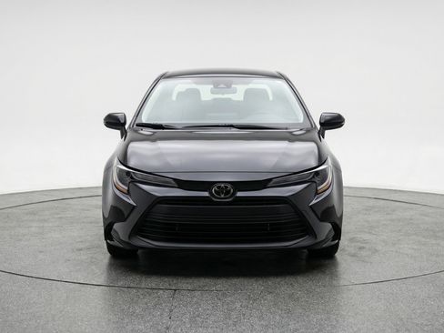 Used 2025 Toyota Corolla LE image 2