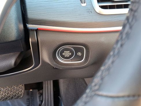 Used 2025 Mercedes-Benz GLE 350 4MATIC image 24