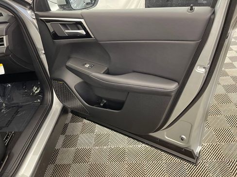 New 2025 Mitsubishi Outlander SE image 28