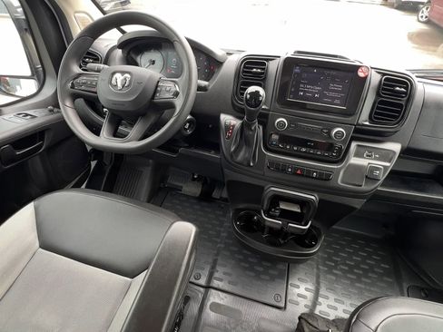 Used 2025 RAM ProMaster 2500 w/ Convenience Group image 18