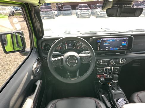 Used 2025 Jeep Wrangler Unlimited Rubicon AWD/4WD image 23