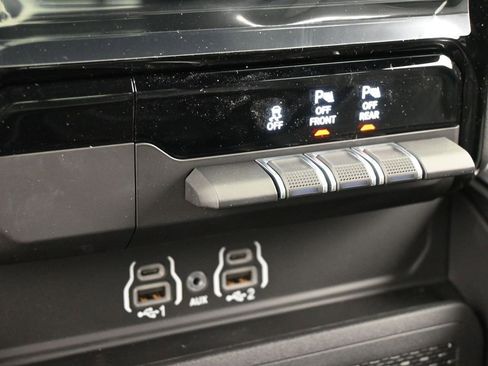 New 2026 RAM 1500 4x4 Crew Cab image 19