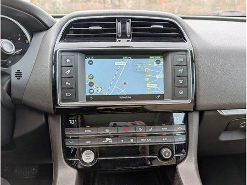 Used 2018 Jaguar F-PACE Prestige image 25