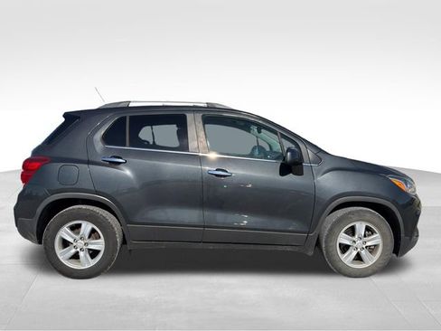 Used 2018 Chevrolet Trax LT w/ LT Convenience Package FWD image 4