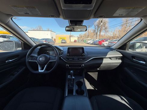 Used 2025 Nissan Altima 2.5 SV image 31