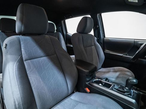 Used 2019 Toyota Tacoma TRD Sport image 13