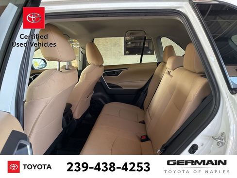 Used 2019 Toyota RAV4 LE w/ Carpet Mat Package image 17