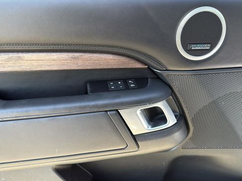 Used 2020 Land Rover Discovery HSE Luxury image 11