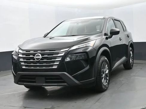 Used 2024 Nissan Rogue S FWD image 1