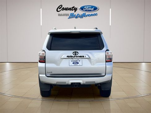 Used 2022 Toyota 4Runner SR5 Premium w/ Moonroof Package image 11