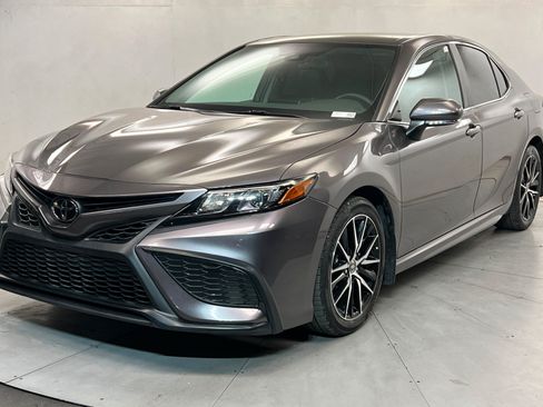 Used 2024 Toyota Camry SE FWD image 1