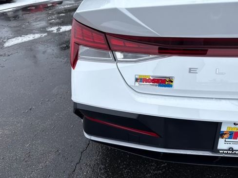 Certified 2025 Hyundai Elantra Limited image 46
