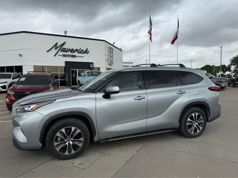Used 2020 Toyota Highlander XLE image 1