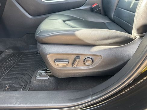 Used 2023 Toyota Highlander L image 15