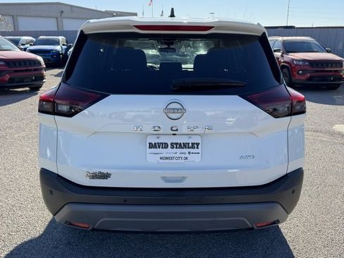 Used 2023 Nissan Rogue S image 5