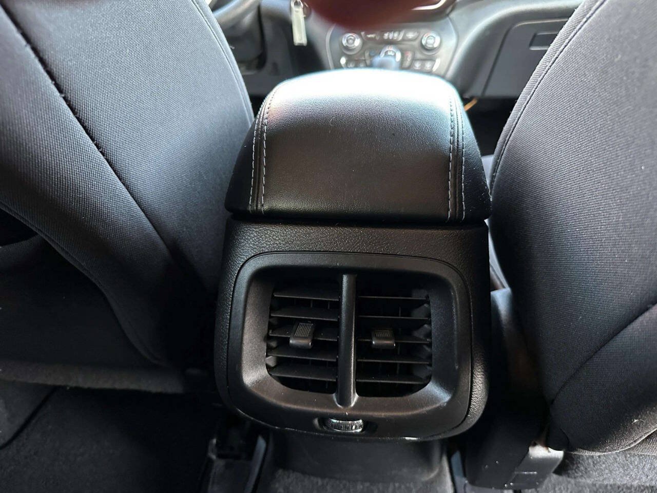 Used 2020 Jeep Cherokee Latitude FWD image 22